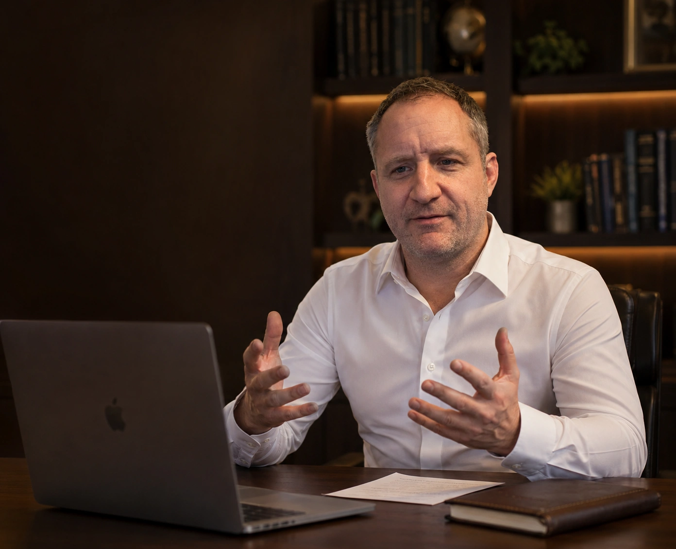Pete from Pete's Lab answering frequently asked questions about English lessons